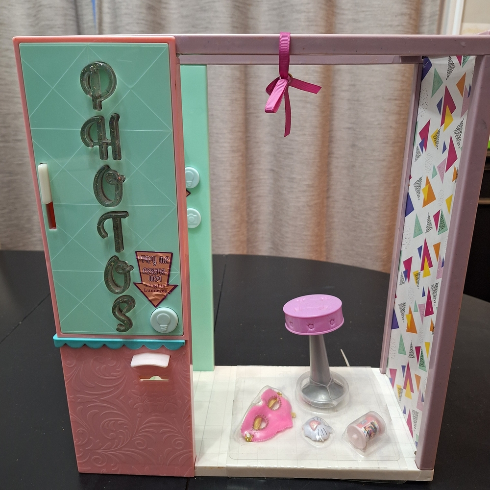 Glitter Girls Photo Booth with Doll - Picture 2 of 10